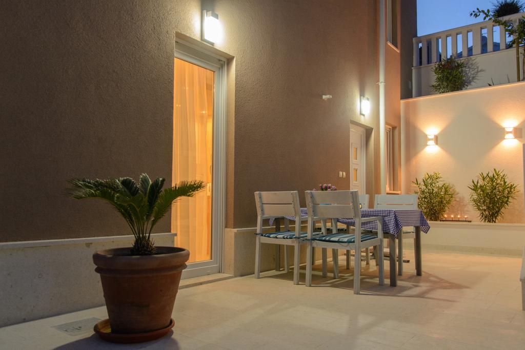Apartments Villa Atlantis Трогир Экстерьер фото